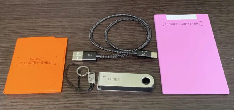 Ledger Nano S Plusの内容品